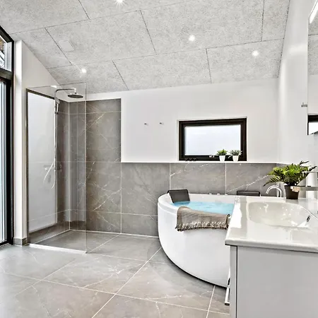 Gorgeous In With House Sea View * Millinge